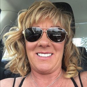 Meet your Posher, Bobbie